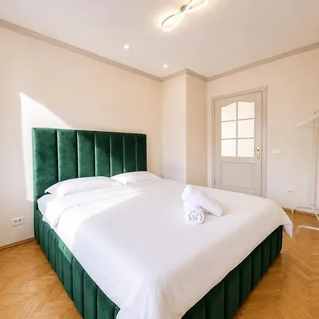 Luxurious With A View In The Old - Apartment *